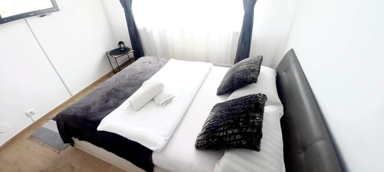 33 Coquette Apartment Бая-Маре Екстер'єр фото